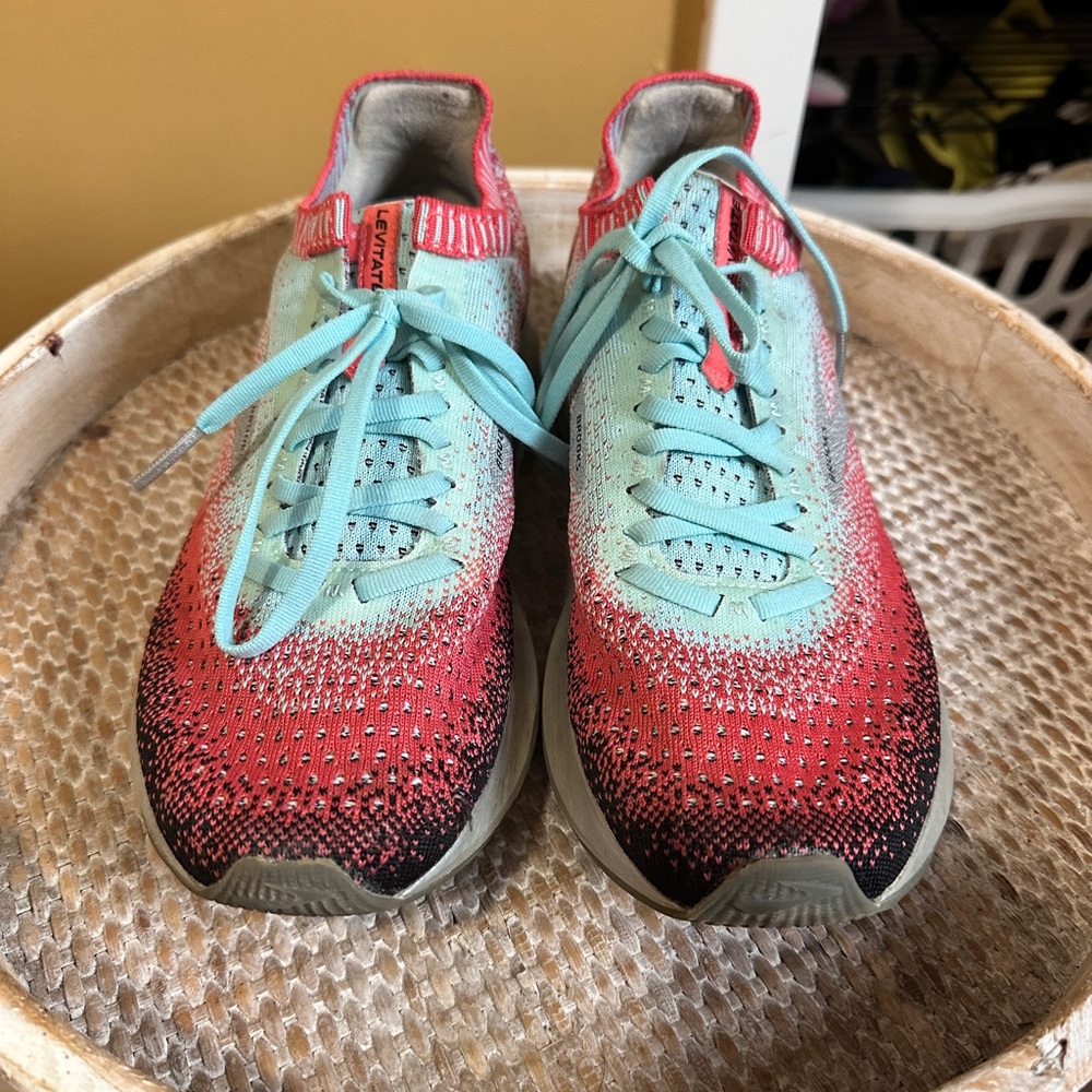 Brooks Sneakers in Red and Aqua